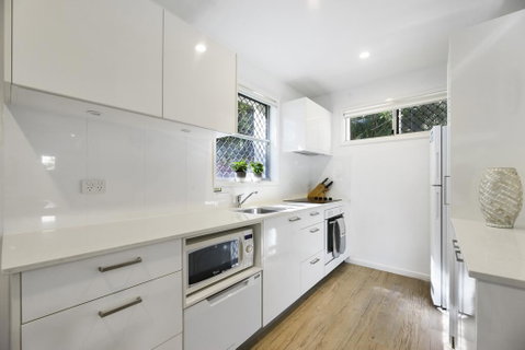 Noosa Heads Beach Comfort - Unit 3 Yaringa, 29 Noosa Drive - New South Wales Tourism  3