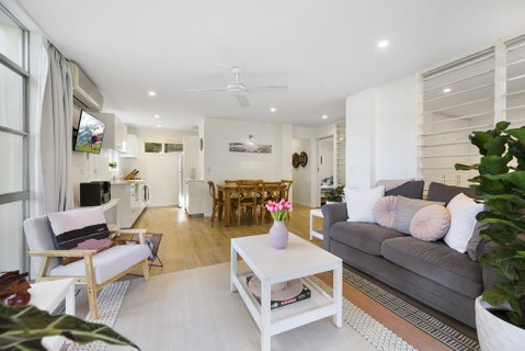 Noosa Heads Beach Comfort - Unit 3 Yaringa, 29 Noosa Drive - New South Wales Tourism  1