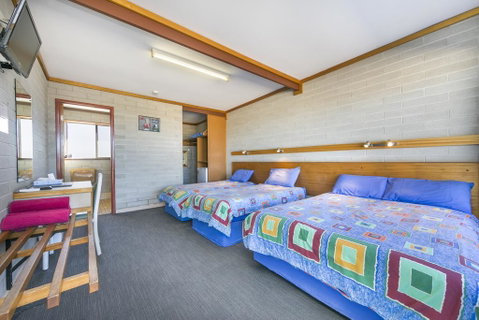 Nullarbor Roadhouse - New South Wales Tourism  1