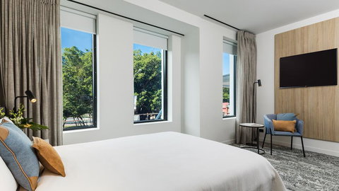 Oaks Cairns Hotel - New South Wales Tourism  2