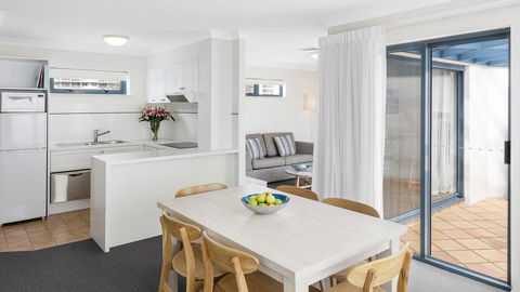 Oaks Gold Coast Calypso Plaza Suites - New South Wales Tourism  3