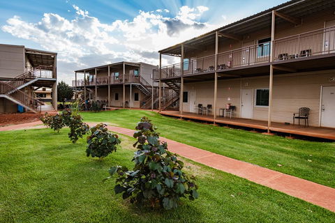 Oasis Newman - New South Wales Tourism  0