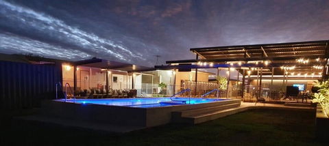 Oasis Newman - New South Wales Tourism  1