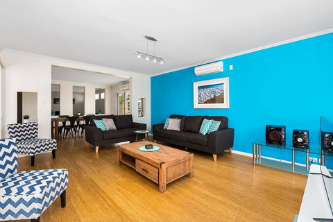 Ocean Blue On Salt Beach - New South Wales Tourism  2