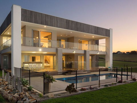Ocean Breeze - New South Wales Tourism  1