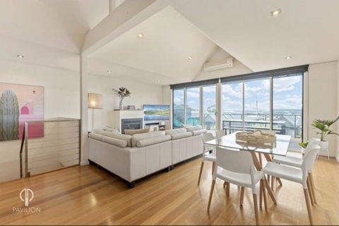 Ocean Grove House With Fantastic Ocean Views - New South Wales Tourism  3
