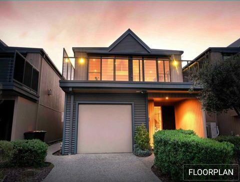 Ocean Grove House With Fantastic Ocean Views - New South Wales Tourism  0