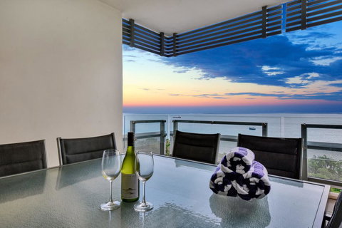 Oceana Darwin Central Oceanfront 3 Bedroom 2 Lounge Room Pool Gym Tennis Court Sleeps 9 - New South Wales Tourism  0