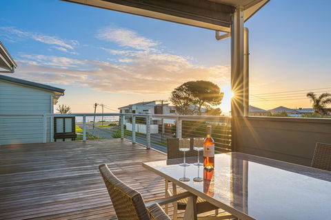 Oceans Eight - New South Wales Tourism  0