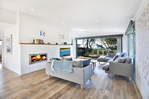 Oceanside @ Culburra - Pet Friendly Absolute Beachfront - New South Wales Tourism  2