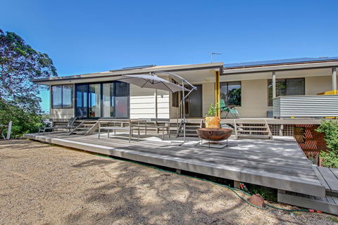 On The Hill At Metung - New South Wales Tourism  1