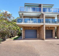 One Street from Main Beach - New South Wales Tourism 