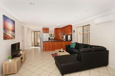 Oomoo 27b - 4 BDRM Townhouse - Close To Beaches - New South Wales Tourism  3