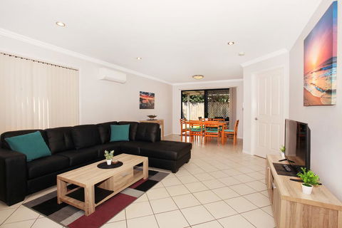Oomoo 27b - 4 BDRM Townhouse - Close To Beaches - New South Wales Tourism  2
