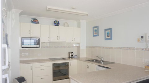 Pacific Surf Absolute Beachfront Apartments - New South Wales Tourism  2