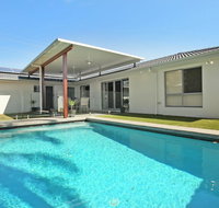 Palm 95 - Modern 4 BDRM Home with Pool - New South Wales Tourism 
