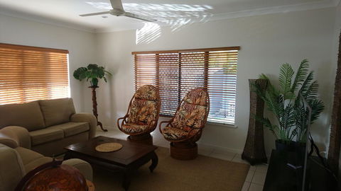 Palm Lakeside Holiday Home - Bowen, Whitsundays, Queensland - New South Wales Tourism  2
