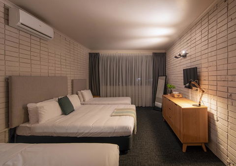 Palms Hotel - New South Wales Tourism  3