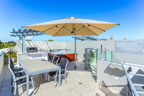 Panoramic River And Ocean Views, Noosaville - New South Wales Tourism  3