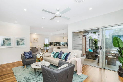 Park Avenue Townhouse Retreat Brisbane Sleeps 10 - New South Wales Tourism  0