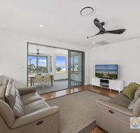 Pearls on Sapphire Beach - New South Wales Tourism 