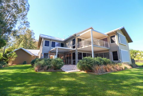 Pelican Escape Executive Home At Raffertys Resort - New South Wales Tourism  2