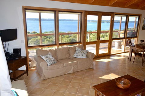 Pelican Lagoon Cabin - New South Wales Tourism  1