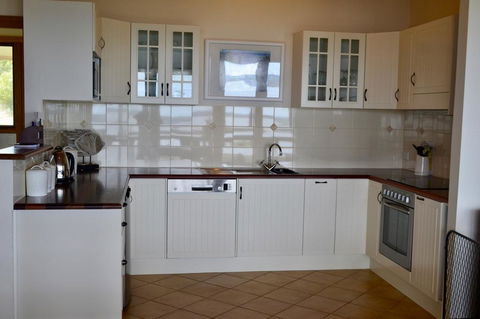 Pelican Lagoon Cabin - New South Wales Tourism  3