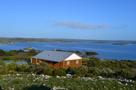 Pelican Lagoon Cabin - New South Wales Tourism  0