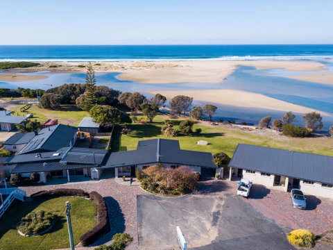 Pelican Sands Scamander - New South Wales Tourism  0