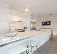 Penguin 4 Bedroom House by Shoalwater Executive Homes - New South Wales Tourism 