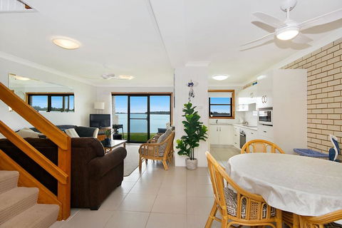 Peninsula Court 5 - New South Wales Tourism  1