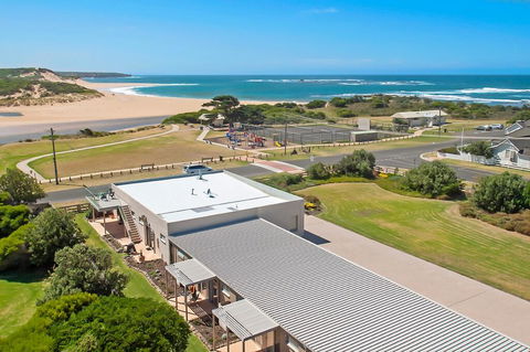 Peterborough House Motel - New South Wales Tourism  2