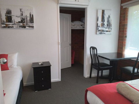 Pevensey Motor Lodge - New South Wales Tourism  3