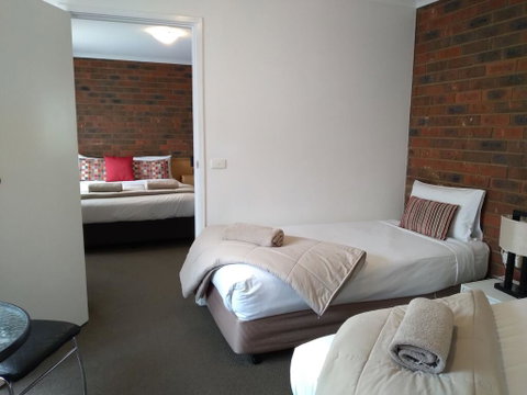 Pevensey Motor Lodge - New South Wales Tourism  2