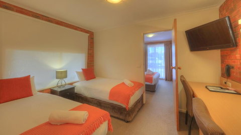 Pevensey Motor Lodge - New South Wales Tourism  1