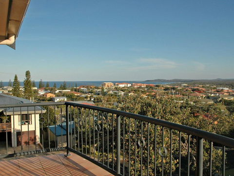 Phoenix Terrace -townhouse Yamba - New South Wales Tourism  0