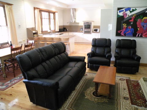 Pinkerton Hill Naracoorte - New South Wales Tourism  3