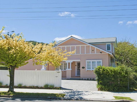 Plum Tree Cottage - Warm, Cosy & Walk To Town - New South Wales Tourism  0