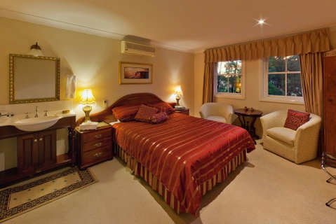 Plumes On The Green Boutique Bed & Breakfast - New South Wales Tourism  2
