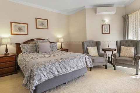 Plumes On The Green Boutique Bed & Breakfast - New South Wales Tourism  1