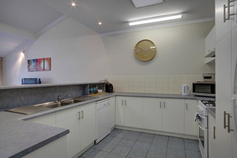 Port Lincoln Foreshore Apartments - New South Wales Tourism  3