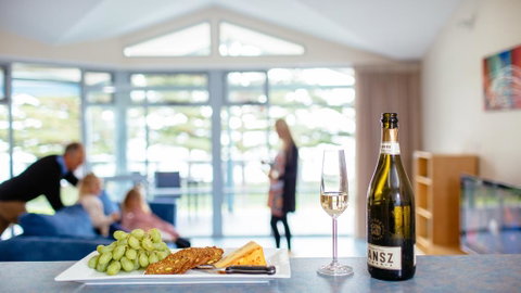 Port Lincoln Foreshore Apartments - New South Wales Tourism  0