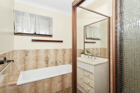 Powell 1A - New South Wales Tourism  1