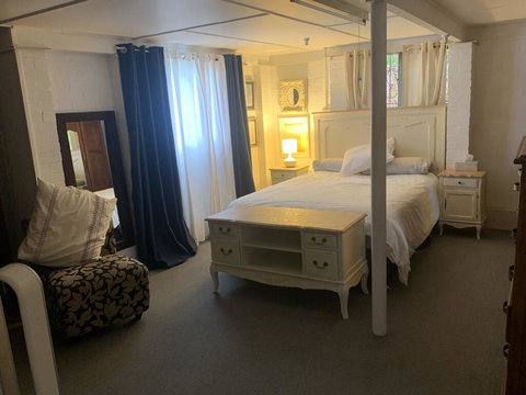 Private Room Downstairs Area - New South Wales Tourism  0