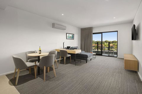 Quality Hotel Lakeside - New South Wales Tourism  3