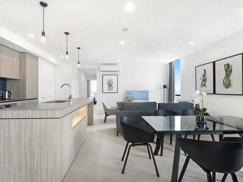 Qube Broadbeach - Luxury 2 Bedroom Ocean View - New South Wales Tourism  2