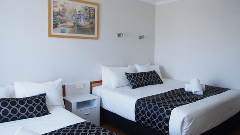 Queanbeyan Motel - New South Wales Tourism  3