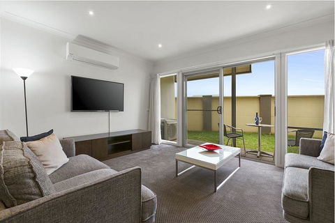 Quest Sanctuary Lakes - New South Wales Tourism  1