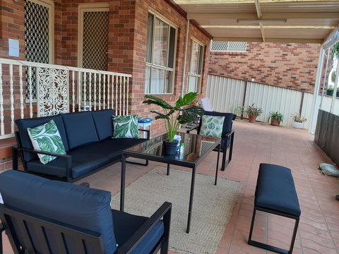 Quiet And Spacious Living Close To All Attractions - New South Wales Tourism  1